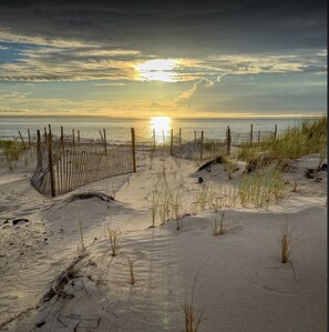 Una playa cerca, toallas de playa