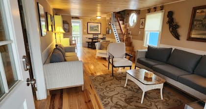 3 bed 2 blocks from Beach. Parking & BEACH BADGES INCLUDED