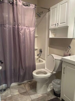 Ensemble douche/baignoire, shampoing