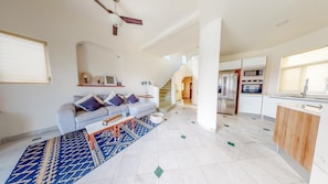 Condo, 1 cama King (2026 - Sueno Real D2) | Sala de estar