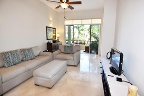 Condo, varias camas (2072 - Casa Anita) | Sala de estar | Televisión y reproductor de DVD 