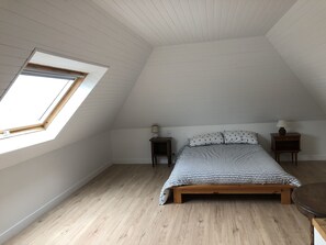 3 chambres, lit parapluie