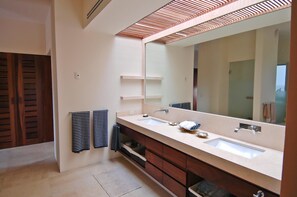 Villa, Multiple Beds (2015 - Casa Map) | Bathroom