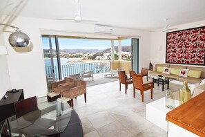 Condo, varias camas (2058 - Villas Carey Condo D1) | Sala de estar