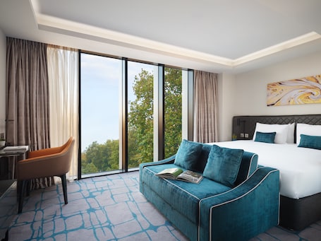 Dao Studio Park View | Premium bedding, in-room safe, desk, laptop workspace. Dao By Dorsett West London