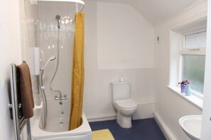 Bathtub, free toiletries, hair dryer - Morning STAR Home near Liverpool city centre (Liverpool)
