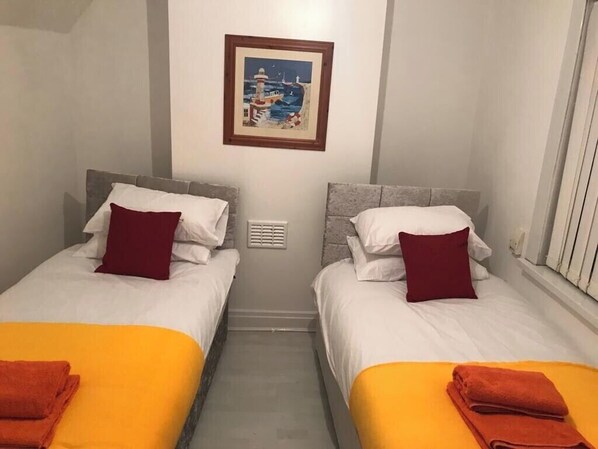 4 chambres, fer et planche à repasser, accès à Internet, literie fournie