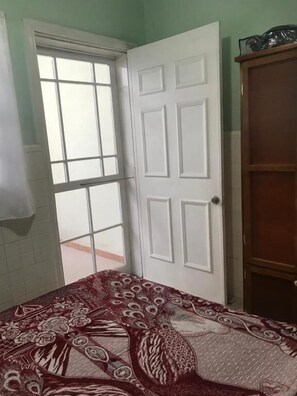 Economy-Einzelzimmer | Daunenbettdecken, Bügeleisen/Bügelbrett, kostenloses WLAN, Bettwäsche