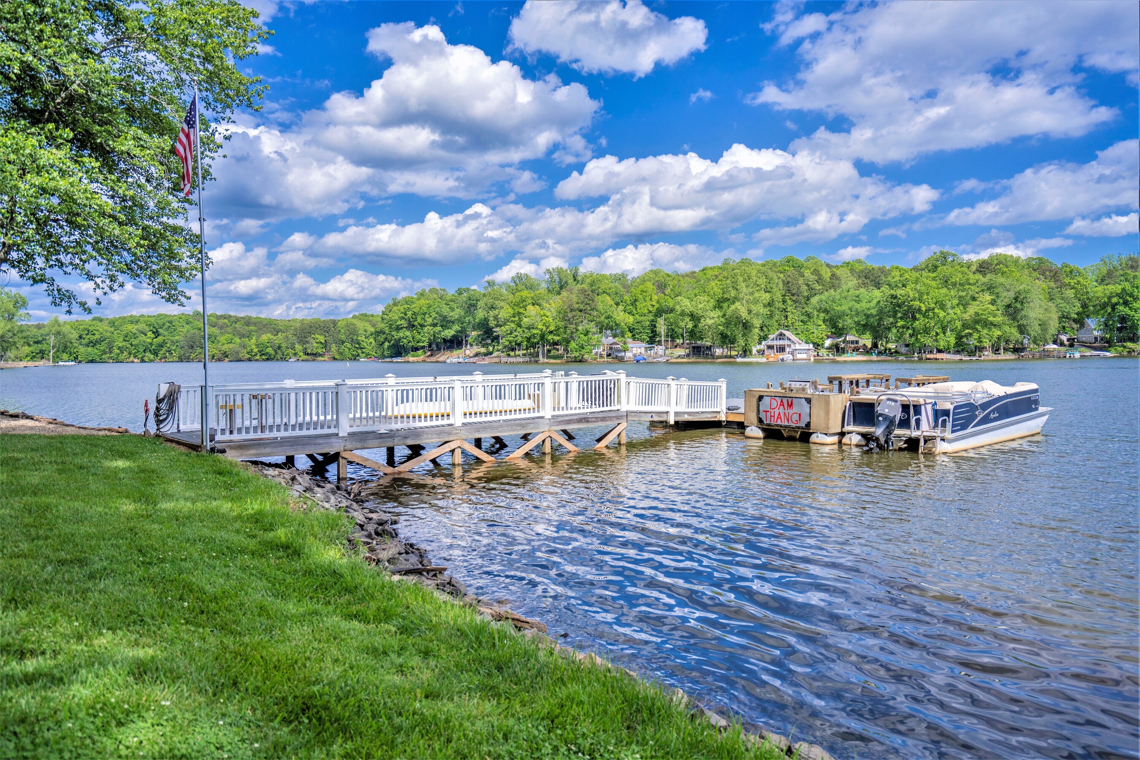 Lakefront Loft  with private deck, kayaks, paddleboards, fishing, firepit, fun. 