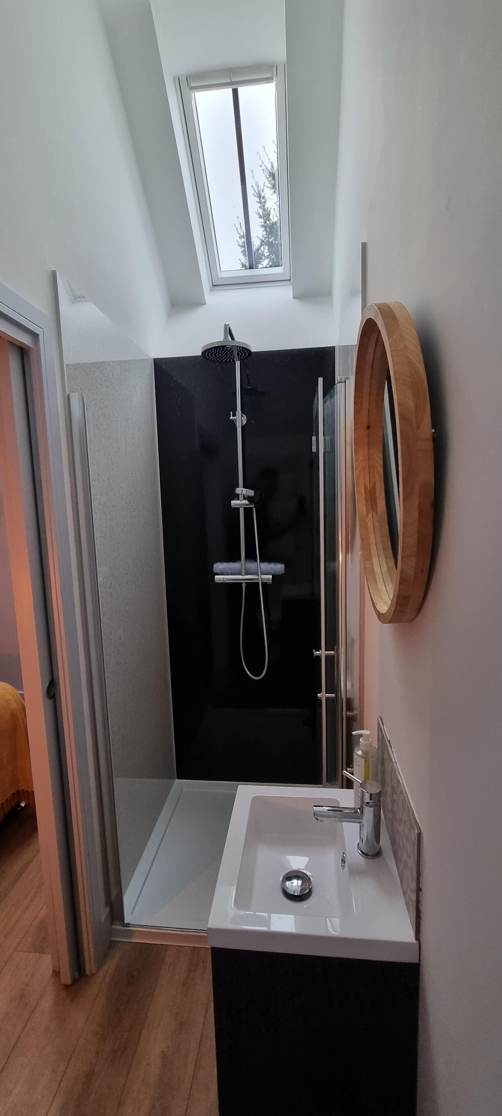 Tweepersoonskamer, toegankelijk voor mindervaliden, en-suite badkamer | Badkamer