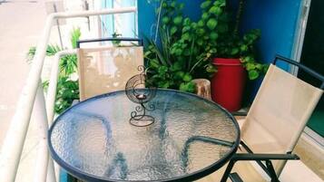 Flat-screen TV, Netflix, streaming services