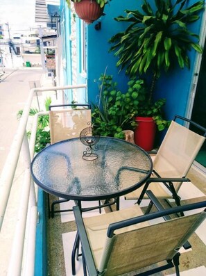 Flat-screen TV, Netflix, streaming services - Hostal Casa Latina (Manta)