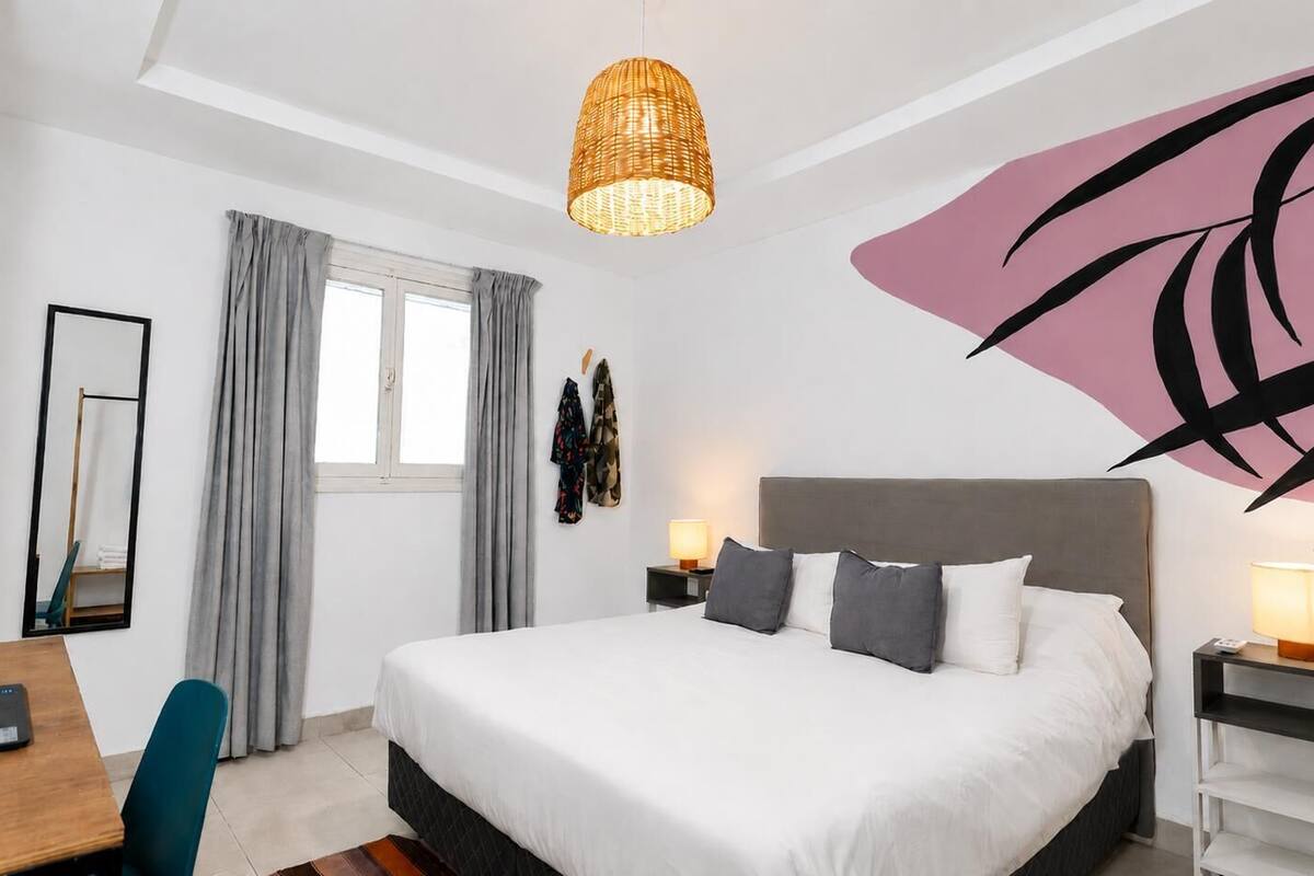 WiFi (free), bed sheets