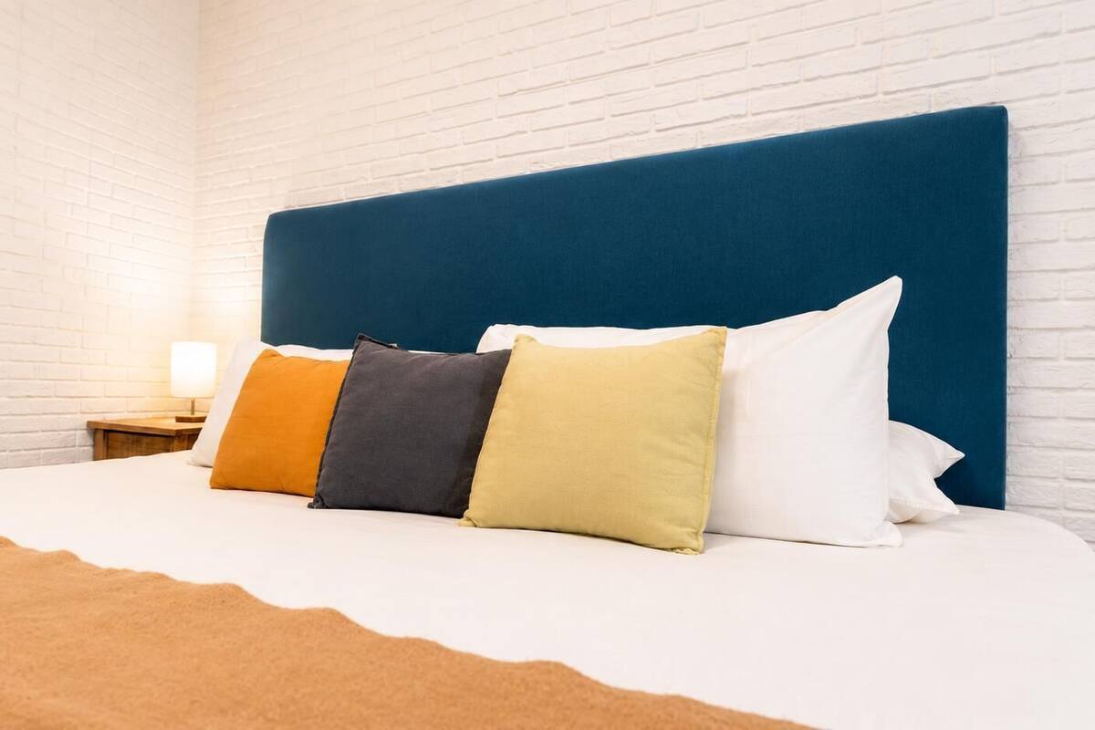 WiFi (free), bed sheets