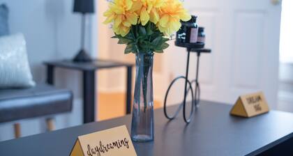 Remodeled historical loft walking distance from the Square.