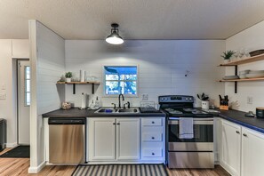 冰箱、微波炉、烤箱、炉灶