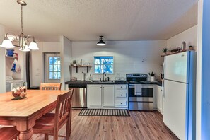 冰箱、微波炉、烤箱、炉灶