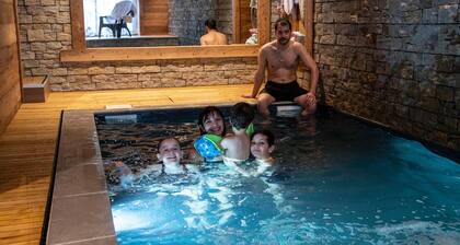 GĂźte 5* piscine intĂ©rieure, sauna, Ă  20 mins des pistes de ski, Ă  300 m dâun Lac