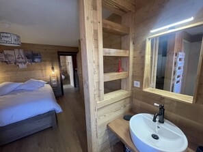 5 bedrooms, iron/ironing board, travel cot, free WiFi