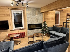 Smart TV, fireplace, video games, DVD player