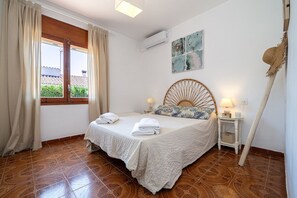 4 chambres, fer et planche à repasser, Wi-Fi gratuit, draps fournis