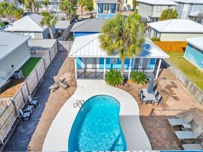 Pool - Blue Coconut | FREE Golf Cart | FREE Beach Chairs | Steps to Beach | Pet Friendly | Brand New Summer Kitchen (Destin)