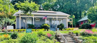 Lake Life House - 1 min walk to Lake J Assembly -10 min to Waynesville & BR Pkwy