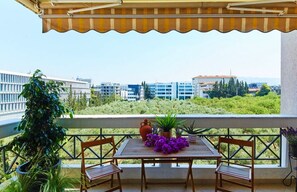 Outdoor dining - Casa Myriam Marousi  (Μαρούσι)