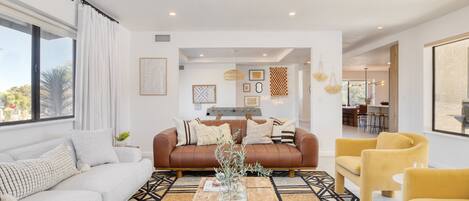 スマートテレビ、テーブルサッカー台、卓球台、書斎 / ワークスペース