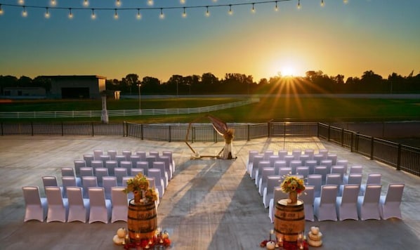 Outdoor wedding area - Oak Grove Racing Gaming & Hotel (Oak Grove)