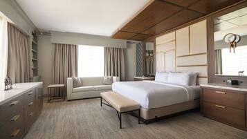 1 bedroom, desk, laptop workspace, soundproofing