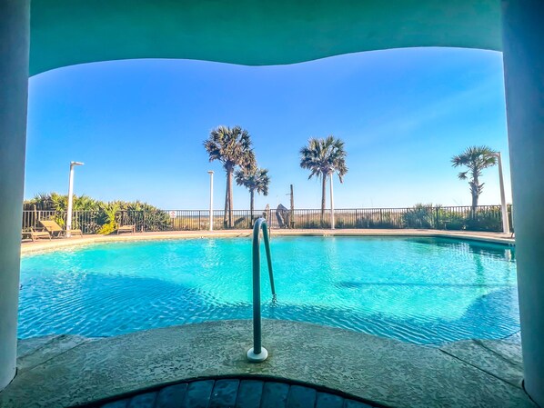 室内游泳池，室外游泳池