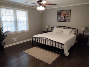 3 soverom, strykejern/-brett, wi-fi (inkludert) og sengetøy