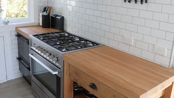 冰箱、微波炉、烤箱、炉灶