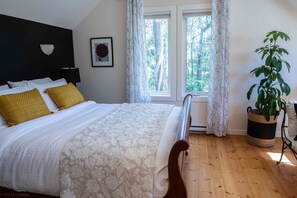 1 bedroom, iron/ironing board, free WiFi, bed sheets - Idyllic Hideaway for Two ...or one! (Victoria)