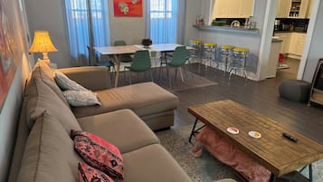 Smart-TV, bøker, filmbibliotek og PC-skjermer