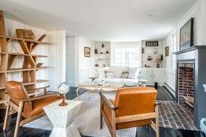 Smart TV - 3 Bedroom, 2.5 Bathroom in Cape Porpoise walk to harbor! (Kennebunkport)