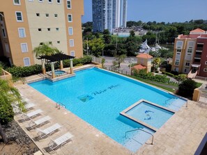 Piscine extérieure, piscine chauffée