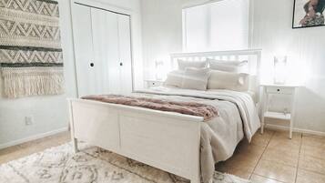 2 bedrooms, iron/ironing board, travel crib, WiFi (free)
