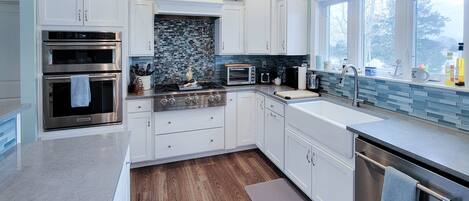 Frigorífic, microones, forn i placa de cuina