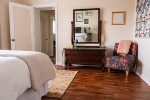4 habitaciones, tabla de planchar con plancha, wifi y ropa de cama 
