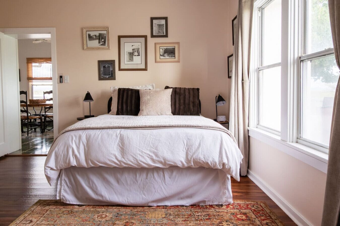 4 多间卧室、熨斗/熨衣板、WiFi、床单