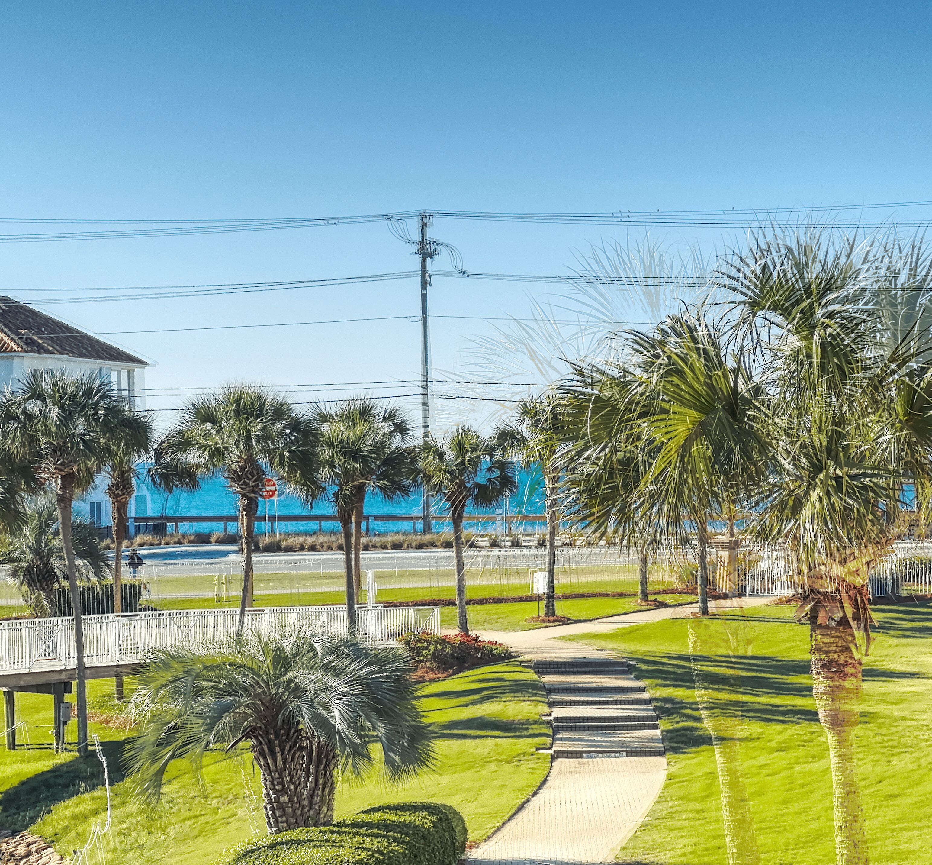 Summer Savings - Newly Renovated :  Gulf Views, Beach Access & 2 pools