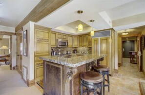 Microwave, stovetop, dishwasher, cookware/dishes/utensils - Luxury Silvertail Suite Steps From Deer Valley Lifts (Park City)