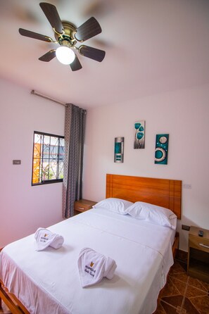 Senior Double or Twin Room | Individually decorated, free WiFi, bed sheets - HOSPEDAJE SANTA MONICA (Tarapoto)