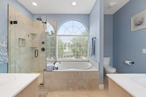 Shower, jetted bath, towels, soap - Perdido Bay 4BR Waterfront House WITH A DOCK AND WHITE SANDS IN THE BACKYARD! (Pensacola)