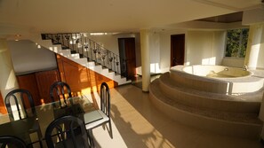 Deluxe Duplex | Dining room