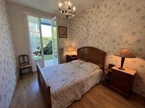 2 slaapkamers, een strijkplank/strijkijzer