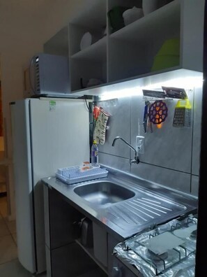 Geladeira, micro-ondas, torradeira, liquidificador