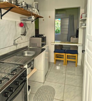 Estudio básico | Cocina privada | Refrigerador, microondas, tostadora y licuadora 